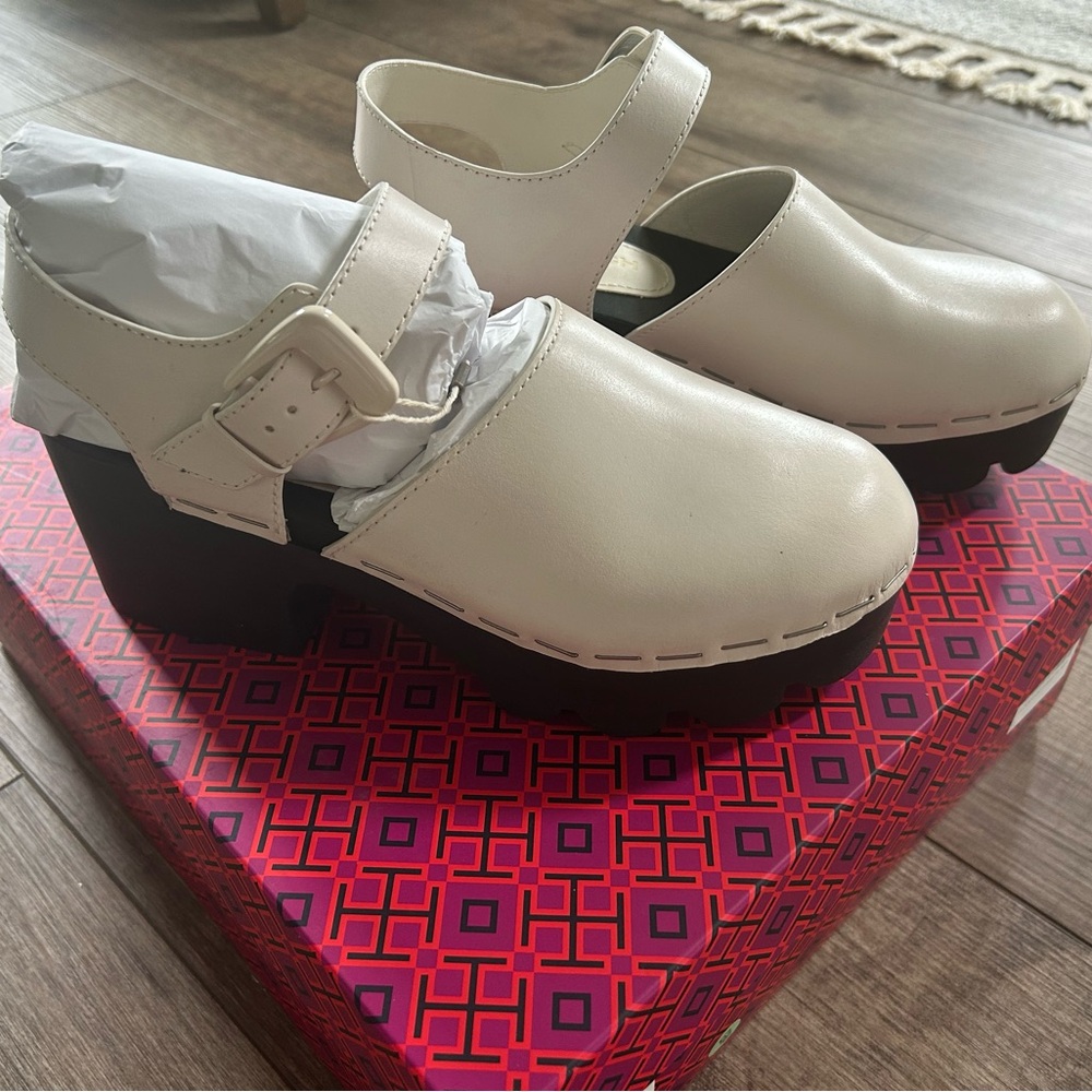NIB TORY BURCH LEATHER LUG SOLE CLOG NEW IVORY SZ 8.5